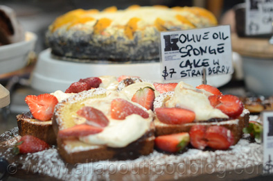 Olive Oil Sponge Cake with Strawberry