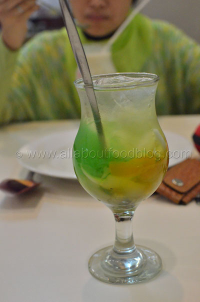 Es Siwalan Special – Sweet young coconut drink 35k