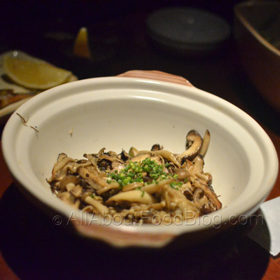 Kiniko Donabe Yaki – Rp 68k – Butter fried mix mushroom in hot pot