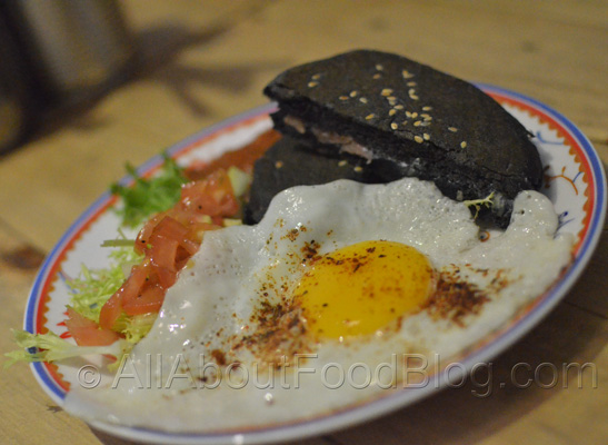 Panini with extra egg – 25k